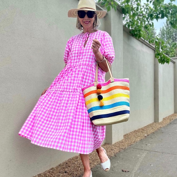 women styling her dress with beautiful summer details 