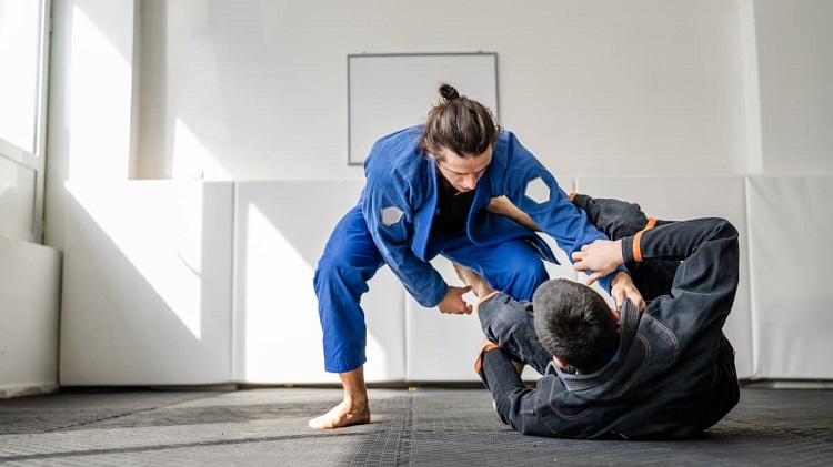 men playing Brazilian Jiu JItsu